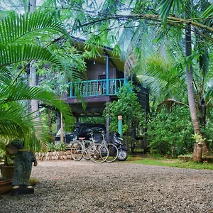 Passion Ray & Tree Hut , Сигирия Шри-Ланка